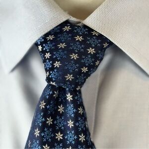 Hallmark Men’s Necktie Blue Snowflake 100% Silk Handmade Tie